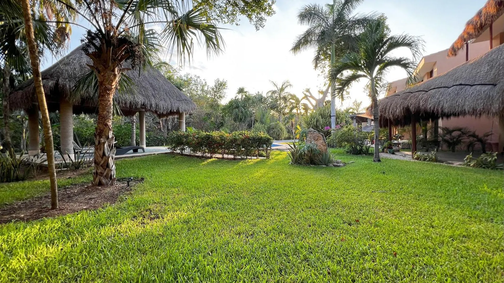 Live The Bohemian Style Surrounded By Greenery Puerto Aventuras Messico